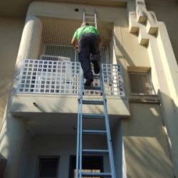 דוקרנים על מנוע מזגן